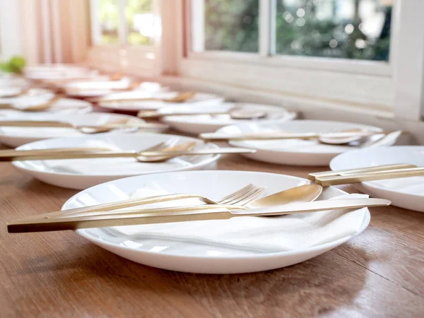 Close Row Dining Plate Set White Plates Gold Color Spoons — Stock Photo, Image