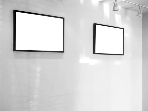 Две Белые Пустые Рамки Прожектором Белом Фоне Художественной Галерее — стоковое фото