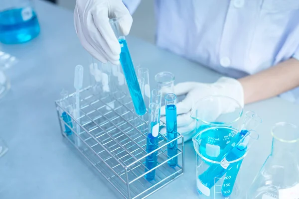 Test tüpleri closeup, laboratuvar araştırma ve geliştirme kavramı