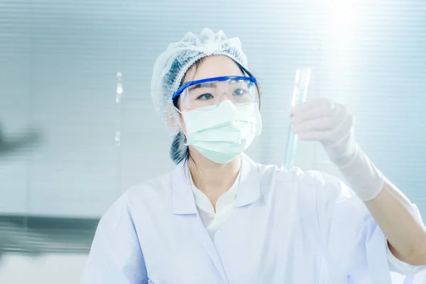 kadın bilim adamı örnek Laboratuvar analiz