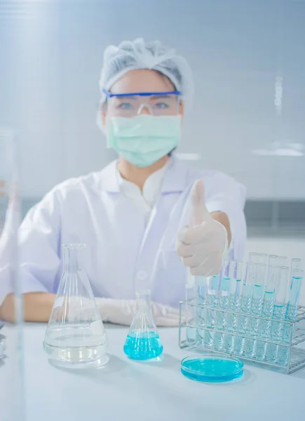 kadın bilim adamı örnek Laboratuvar analiz