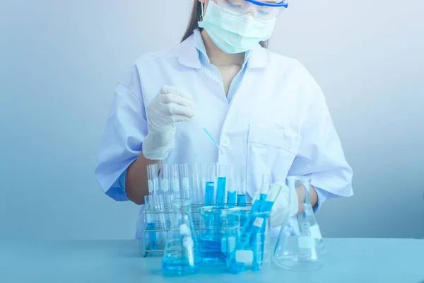 kadın bilim adamı örnek Laboratuvar analiz