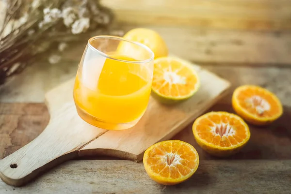 橙汁上表特写 图库照片