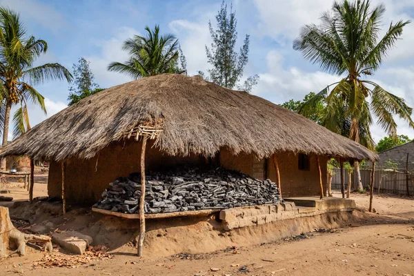 Casa tradicional mozambiqueña — Foto de Stock