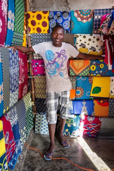 Πωλητής υφασμάτων Μοζαμβίκη — Φωτογραφία Αρχείου