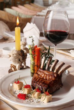 restoranda akşam yemeği