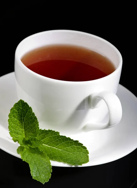 Çay içecek nane ile — Stok fotoğraf