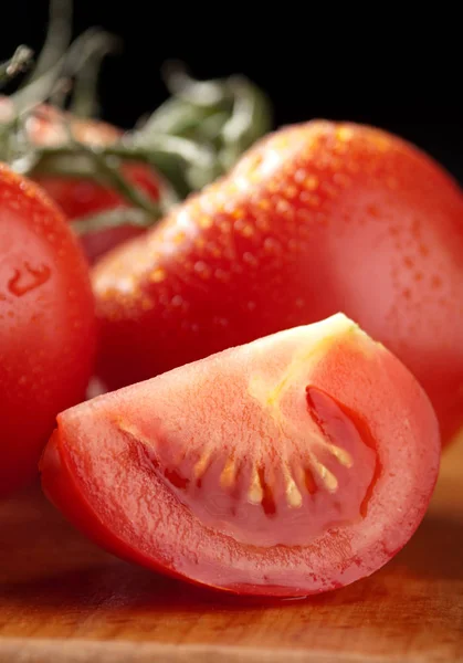 Tomate rojo en gota de agua —  Fotos de Stock