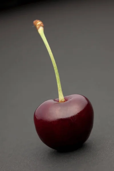 Cherry di kegelapan — Stok Foto