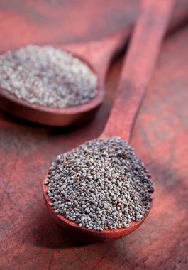 Tahta kaşığı haşhaş tohumu