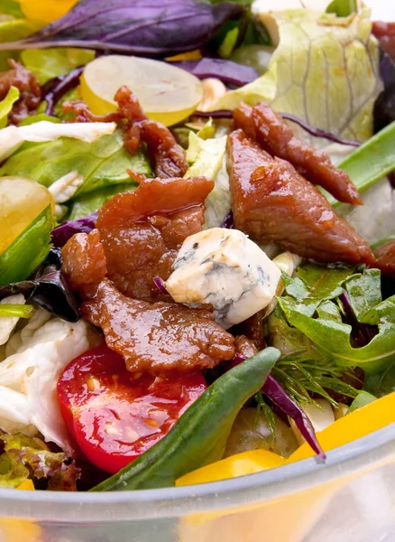 Ensalada con carne de ternera —  Fotos de Stock