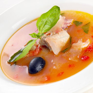 balık çorbası zeytin ile