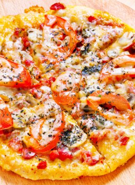 Pizza domates ile 