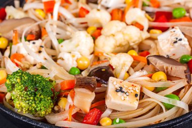 Tofu peyniri ve shiitake mantar