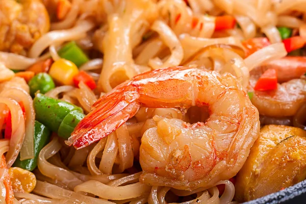 Noodles with tiger shrimp — Stock Photo, Image