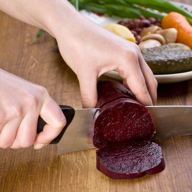 dilimlenmiş kırmızı pancar