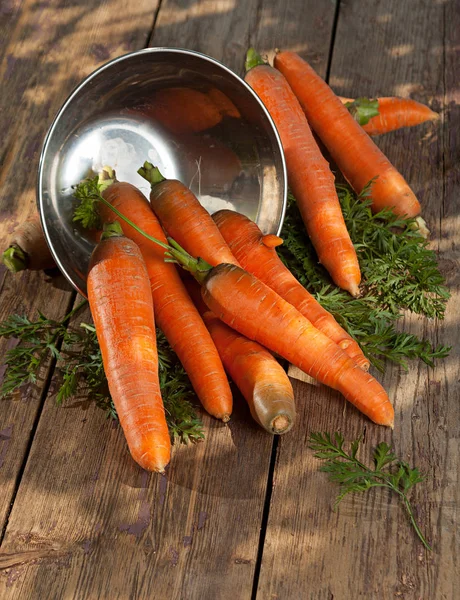 Sayuran wortel di atas meja kayu — Stok Foto