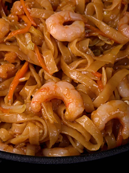 Shrimp with noodles — Stock Photo, Image