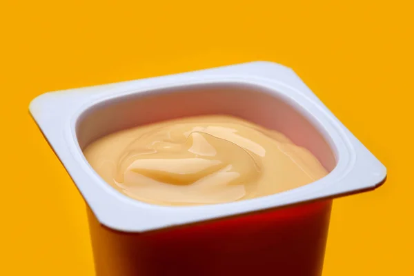 Caramel yogurt — Stock Photo, Image