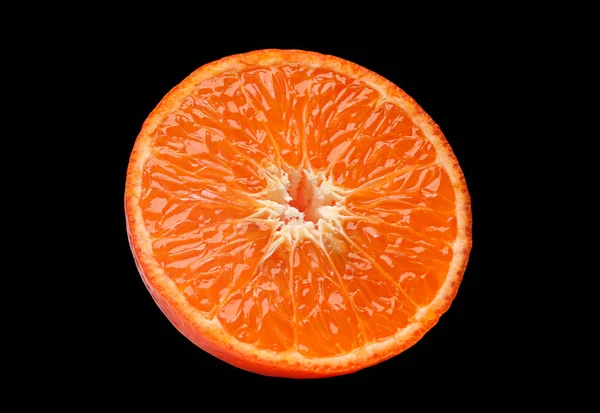 Orangenfruchtanteil auf schwarz — Stockfoto