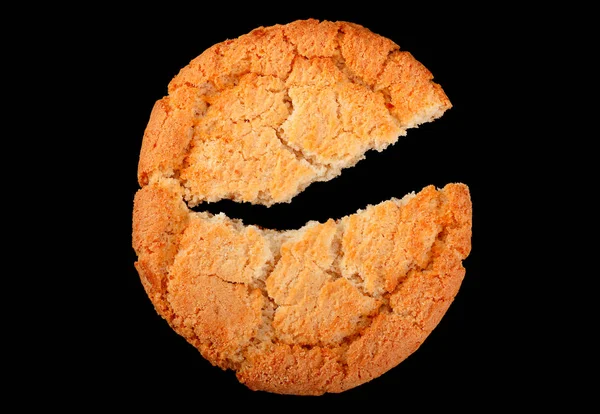 Cracked biscuit on black — Stock Photo, Image