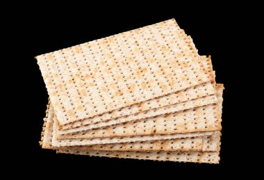 Siyah izole matzo geleneksel Yahudi ekmek