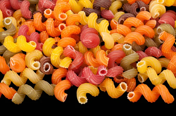Mehrfarbige Trockene Wirbel Pasta Nahaufnahme Ansicht Hintergrund — Stockfoto