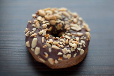 Fıstıklı çörek. Yakın çekim. Düşük odaklı.