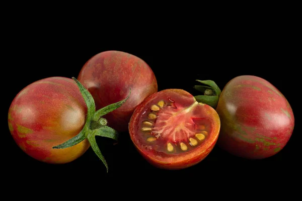 Tomates Cereja Marrom Colseup Isolado Fundo Preto — Fotografia de Stock