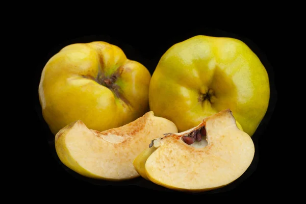 Marmelo Fruta Madura Isolada Sobre Fundo Preto — Fotografia de Stock