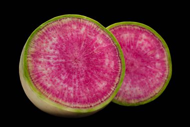 Karpuz turpu kapağı siyah arkaplanda izole edilmiş.