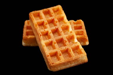 Siyah arkaplanda izole edilmiş Belçika gofreti.