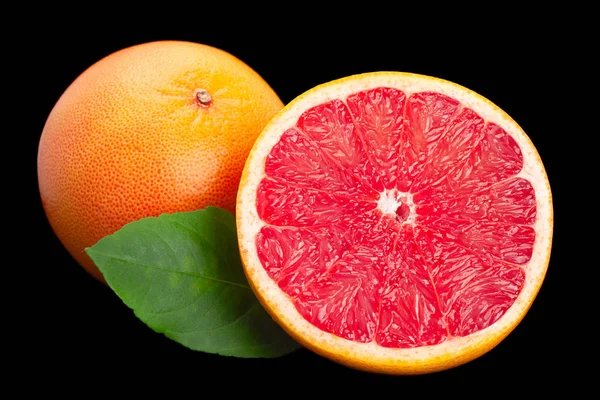 Grapefruit Mit Blatt Nahaufnahme Isoliert Auf Schwarzem Hintergrund — Stockfoto