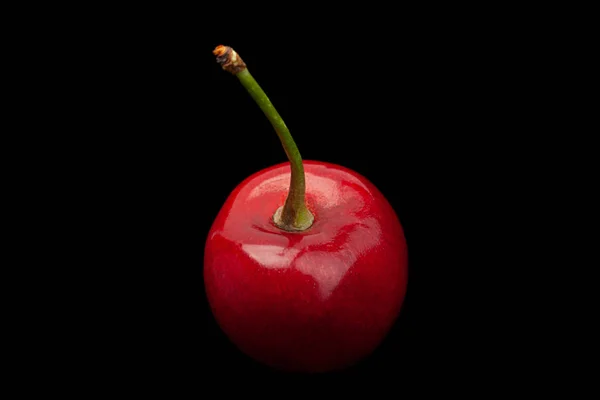 Cherry Buah Closeup Terisolasi Pada Latar Belakang Hitam — Stok Foto