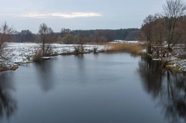Obrázkového Večerní Krajina Malým Řeka Hrun Zimní Sezóně Poltavskaya Oblasti — Stock fotografie