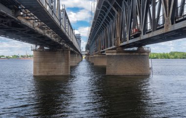 Amur Köprüsü (motor ve demiryolu) Dnipro City, Ukrayna 