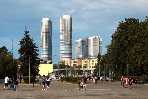 Триколорные башни, 58-этажные жилые небоскребы в Ростокинском районе Москвы, Россия — стоковое фото