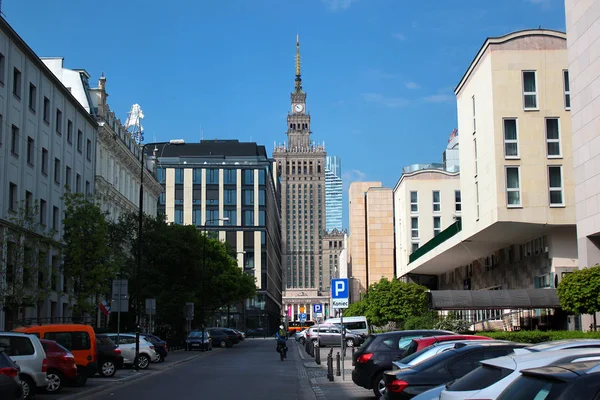 Palast der Kultur und Wissenschaft in Warschau, das höchste Gebäude in Polen. — Stockfoto