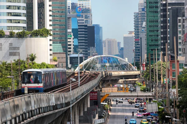 Système élevé de transport rapide à Bangkok, la capitale de la Thaïlande — Photo