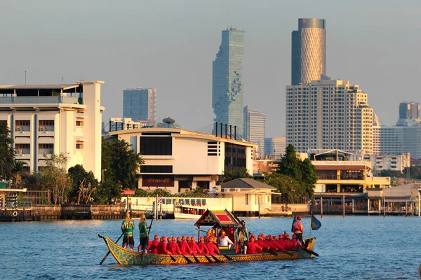 La Procesión de la Barcaza Real en Bangkok, Tailandia — Foto de Stock