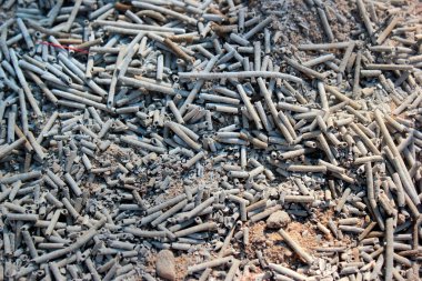 Yanmış tütsü külleri Tayland 'da bir Budist tapınağında bulunur.