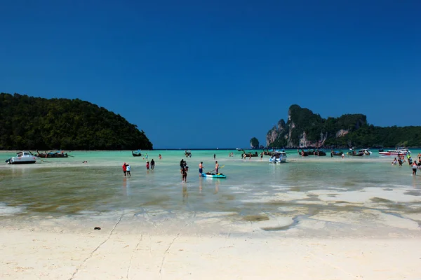 Pohled na Paradise Bay na ostrově Phi Phi Don v provincii Krabi, Thajsko — Stock fotografie