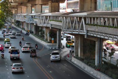 Bangkok, Tayland - 30 Kasım 2019: üstten yollar, üstgeçişler 