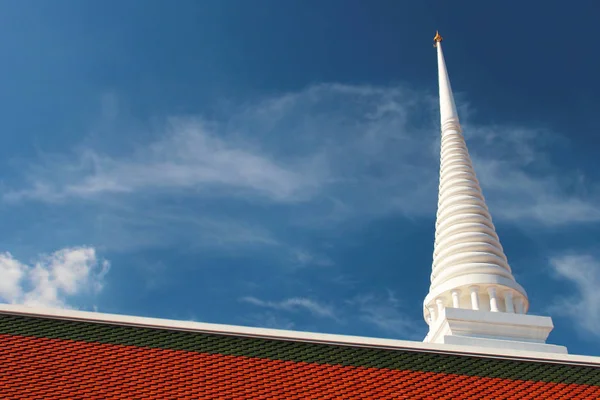 Dak van boeddhistische tempel in bangkok, Thailand — Stockfoto