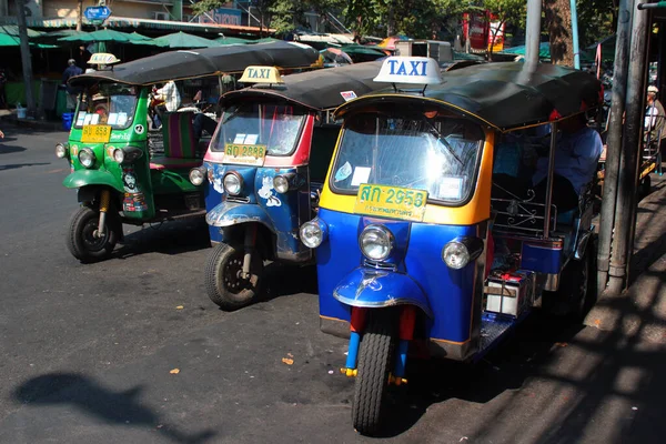 Bangkok Thailandia Dicembre 2019 Taxi Tuk Tuk Aspettano Passeggeri Nel — Foto Stock