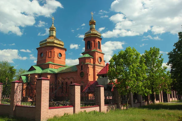 Vovchansk Ucrania Abril 2018 Iglesia Ortodoxa Oriental Myrrhbearers Plaza Central —  Fotos de Stock