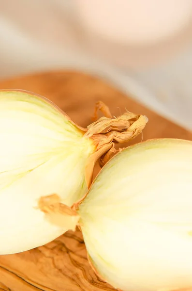 Cebolla dorada cortada — Foto de Stock