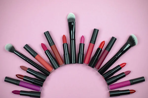 Een Set Cosmetica Voor Make Bestaande Uit Lippenstiften Lipgloss Ligt — Stockfoto