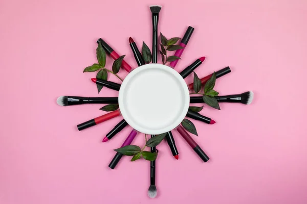 Een Set Cosmetica Voor Make Bestaande Uit Lippenstiften Lipgloss Penselen — Stockfoto