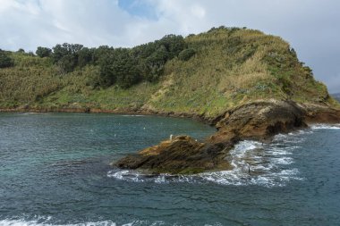 Adadan Atlantik okyanus manzarası. Sao Miguel Adası, Azores, Portekiz.